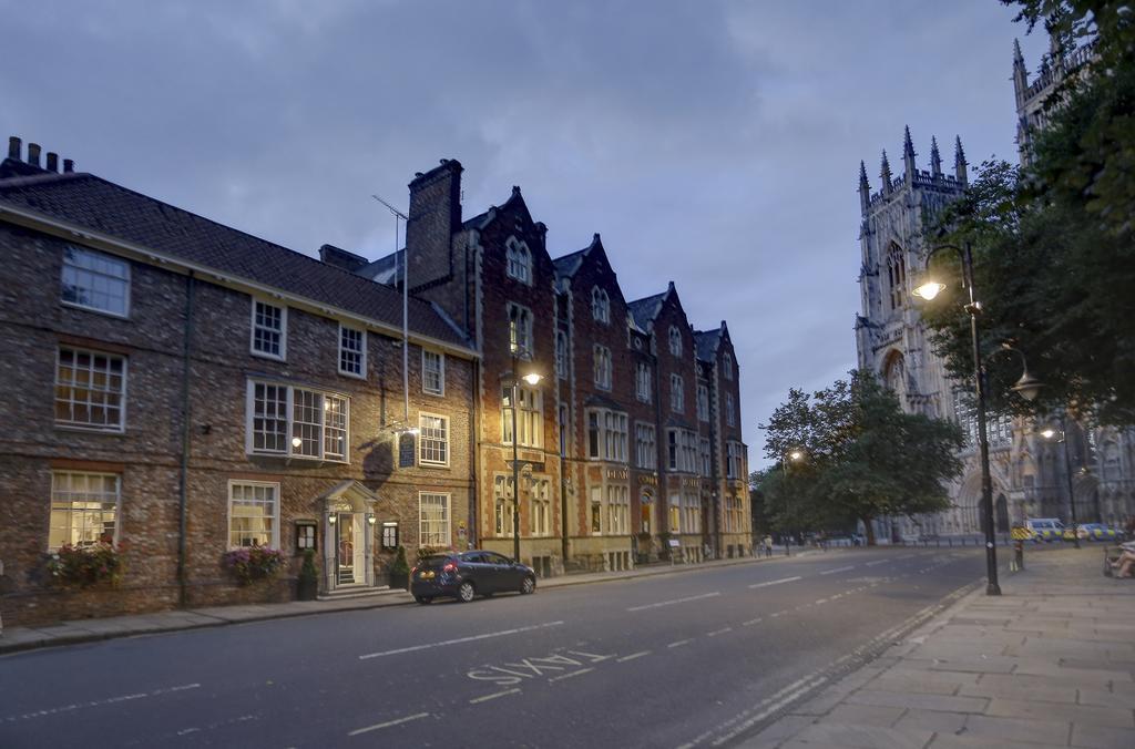 Отель The Dean Court Йорк Экстерьер фото